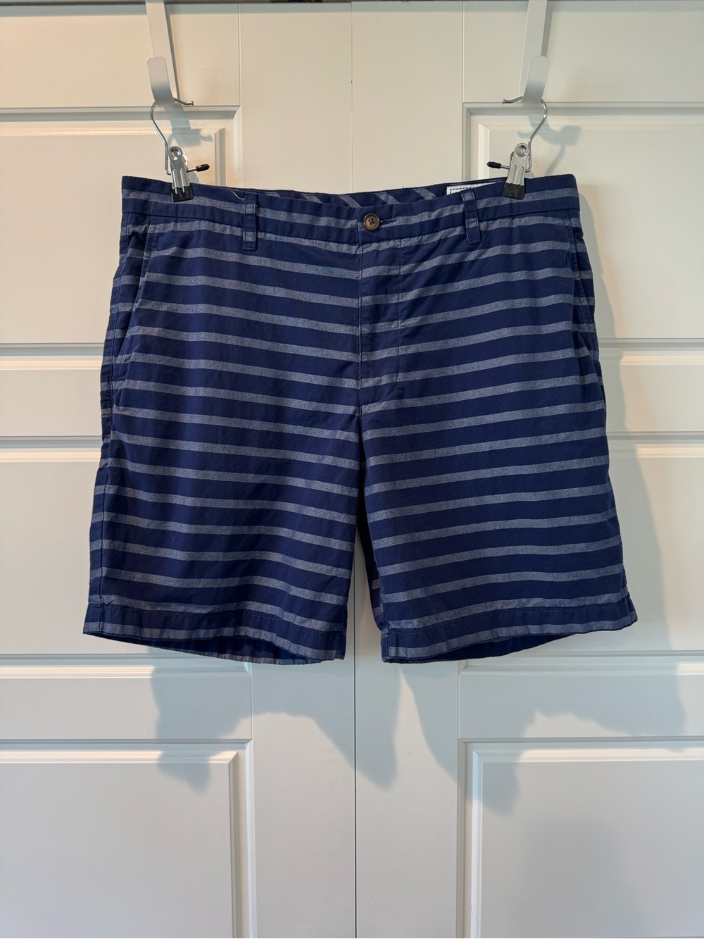 Southern Tide Rising Horizontal Striped Navy Chino Flat Front Shorts 8” Size 38